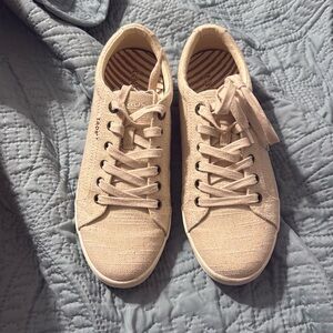 TAOS Sneaker sz 9